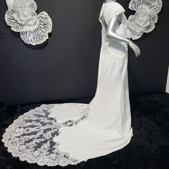 NWT~$1850~STELLA COUTURE~16/18~OFF WHITE EMBROIDERED BEADED LACE WEDDING DRESS - Picture 5 of 16